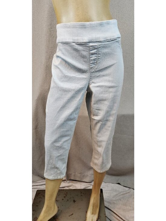 Chico's Pants - Chicos Capris Mid Light Wash Size 1 SMALL Casual Stretch Jeans Pants Pant USED